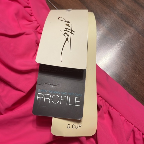 Profile by Gottex Hot Pink Underwire Tankini
Top - Picture 4 of 8